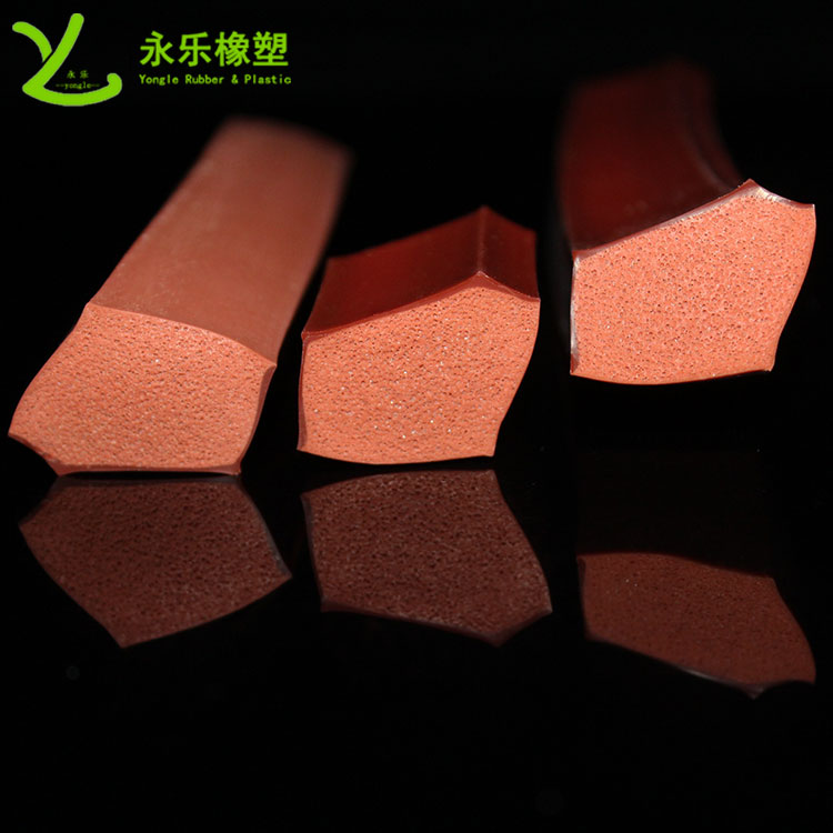 擠出復(fù)合發(fā)泡硅膠條，耐高溫復(fù)合發(fā)泡硅膠條，耐老化復(fù)合發(fā)泡硅膠條